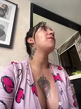 EmmyEvans1 live sex cam