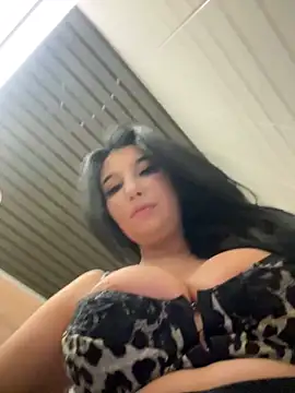 Tisha_Busty live sex cam