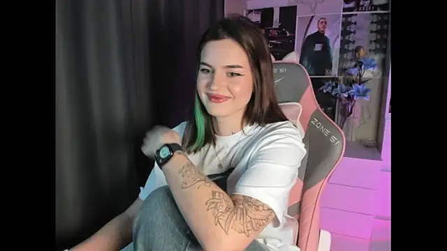 NikkieKitty live sex cam