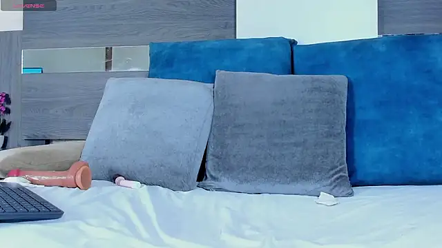 Sophie-Hills's cam snapshot