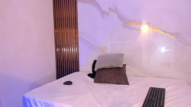 LuciaCute1's cam snapshot