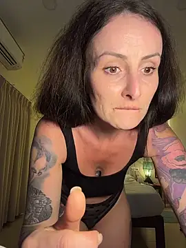 AnnaMaria- live sex cam