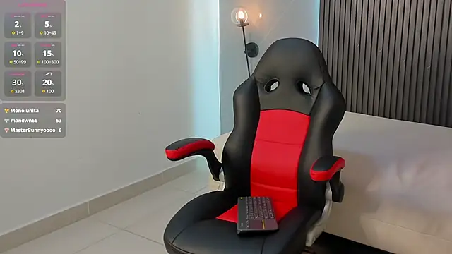 evony_becker_'s cam snapshot