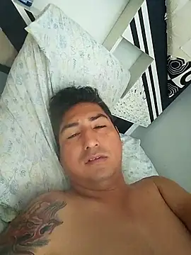 Yrresistible666 live sex cam