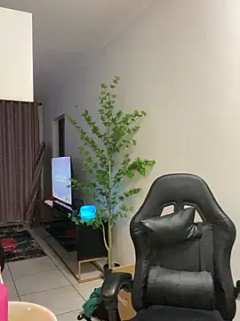 Diamondpussy97 live sex cam