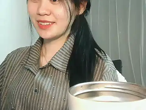 Nunaa18 live sex cam