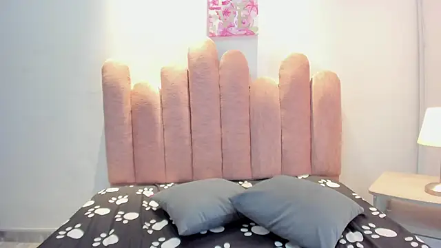 ElleDiamond1's cam snapshot