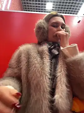 QuitieLia live sex cam