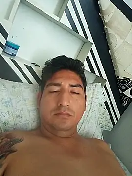 Yrresistible666 live sex cam