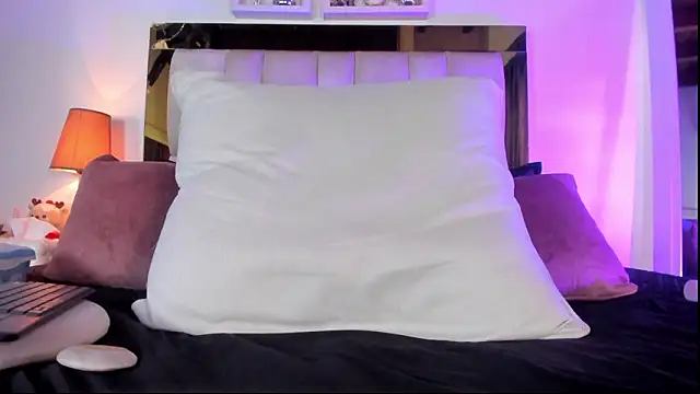 emmy_r's cam snapshot