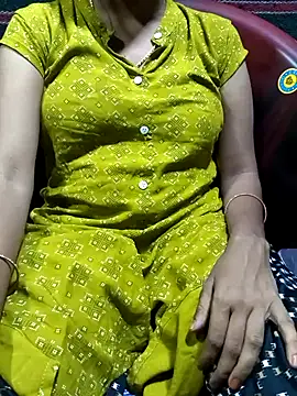 call_me_mouni099's cam snapshot