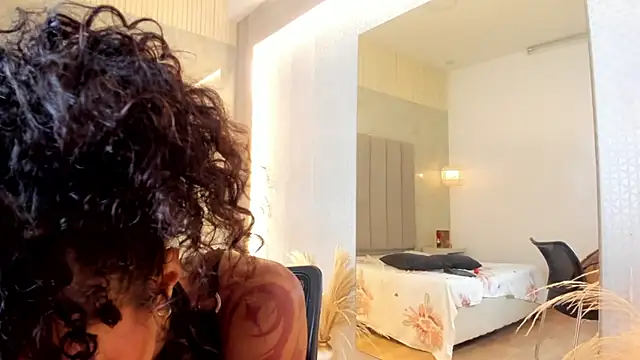 LizStorm_'s cam snapshot