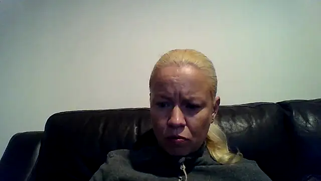 jennyblondeuk live sex cam