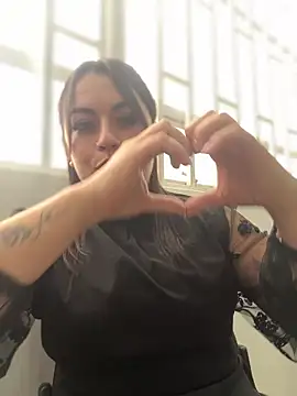 Lesly_10-'s cam snapshot