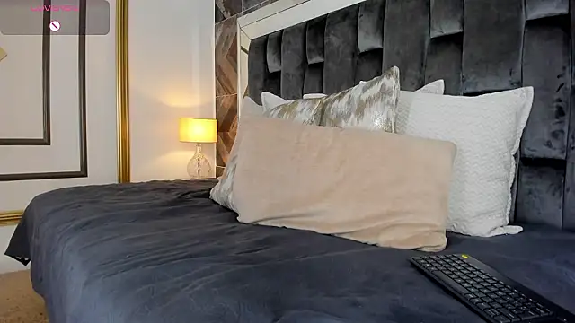 NaylaGrey's cam snapshot