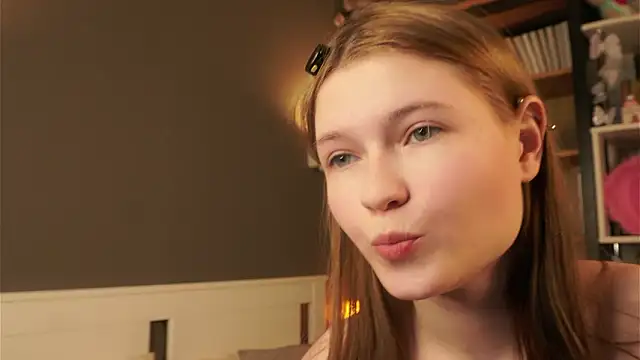 LynHillaire live sex cam