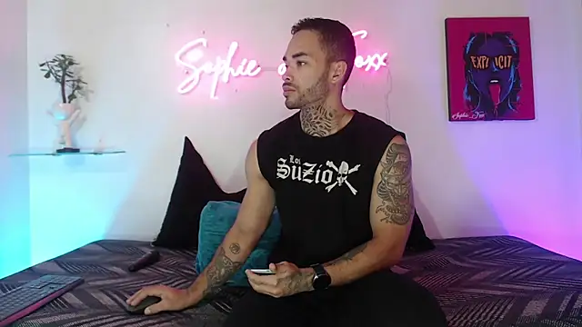 SophieFoxx17 live sex cam