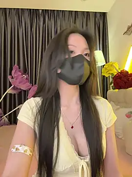 --102KymMiiss-- live sex cam