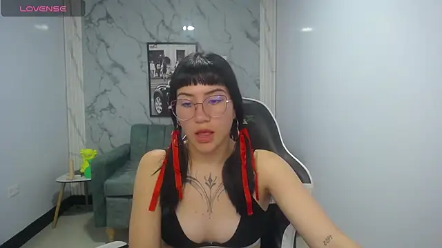 luciana_ch_2's cam snapshot