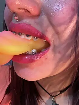 Kitty_Melodi live sex cam