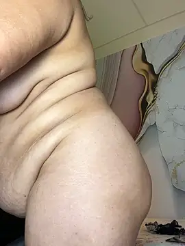 Lucy_Milf_474's cam snapshot