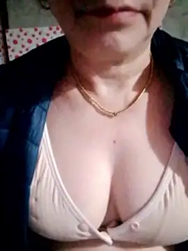 small-house123's cam snapshot