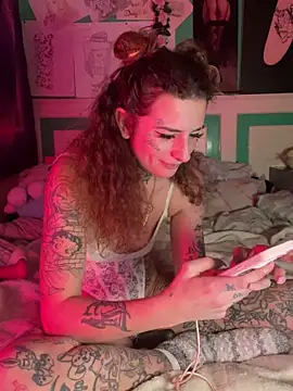 BlazyKitsune-'s cam snapshot