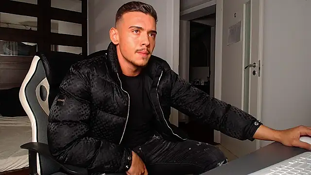 ElijahThorne live sex cam