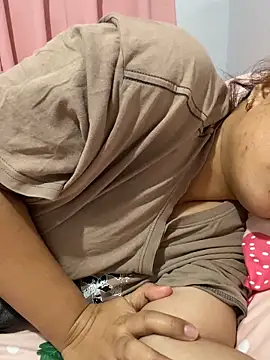 _BellaHotty_'s cam snapshot