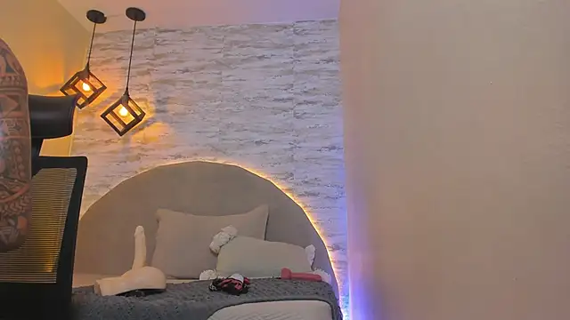 Aron_Bolt live sex cam