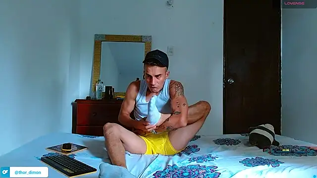 bray_hotboy777 live sex cam