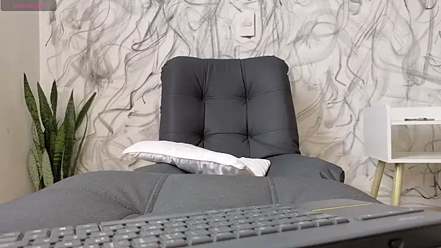 Saturno_v live sex cam