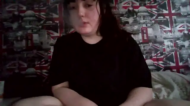 Lynylou live sex cam