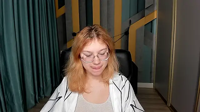 AngelinaLow's cam snapshot