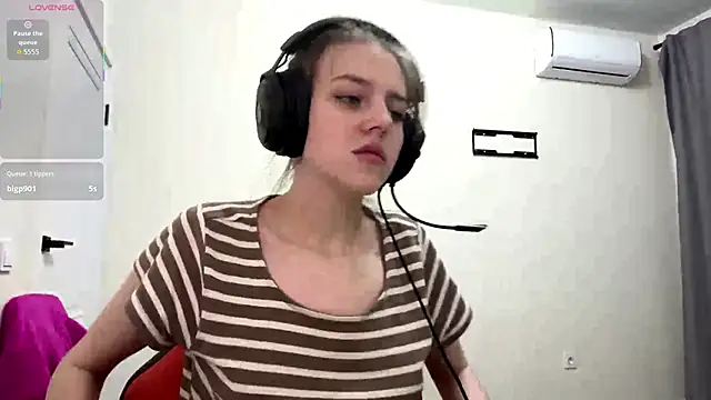 Elira_Breeze's cam snapshot