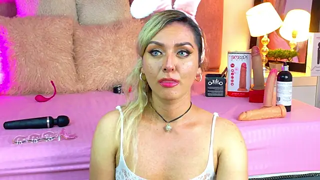 Lunitaa_Diva live sex cam