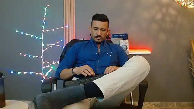 Reiko_85_ live sex cam