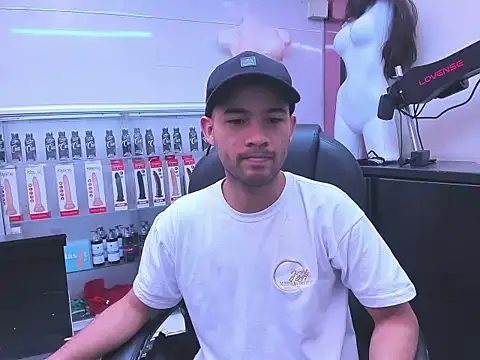 ASIAN_HAWK's cam snapshot