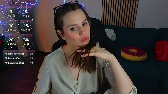 Aisha_Riley's cam snapshot