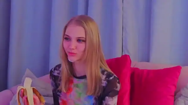 4example_Chloe's cam snapshot