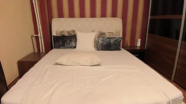 MadameCrowford's cam snapshot