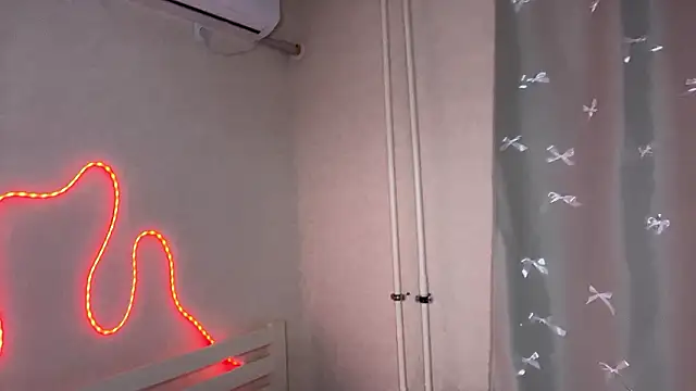 MyraLitterers's cam snapshot