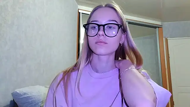 GlidedFill live sex cam