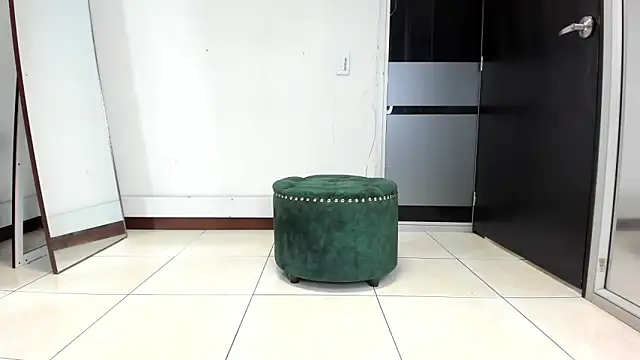 AmiraDulcee live sex cam