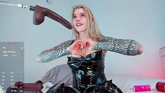 lil_shouty_bitch live sex cam