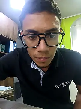 yesua28's cam snapshot