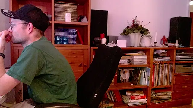 _whoisthatguy_'s cam snapshot