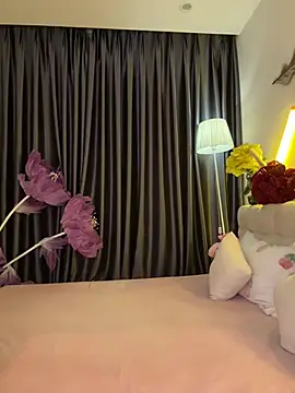 --102KymMiiss-- live sex cam