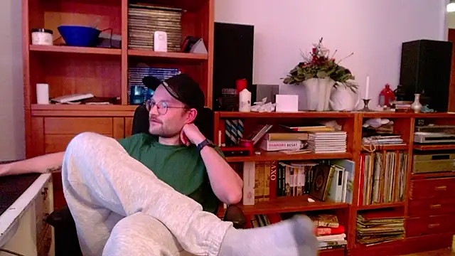 _whoisthatguy_'s cam snapshot