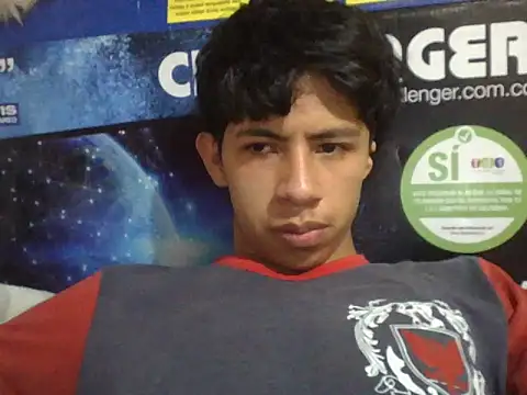 Carlos_Albert02's cam snapshot